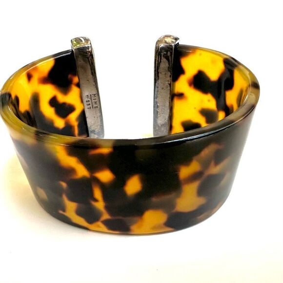 Nine West leopard open cuff bracelet - Picture 2 of 8